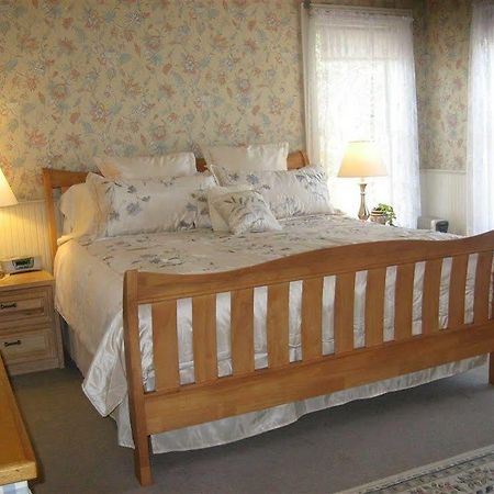 Camellia Inn Хийлдсбърг Екстериор снимка