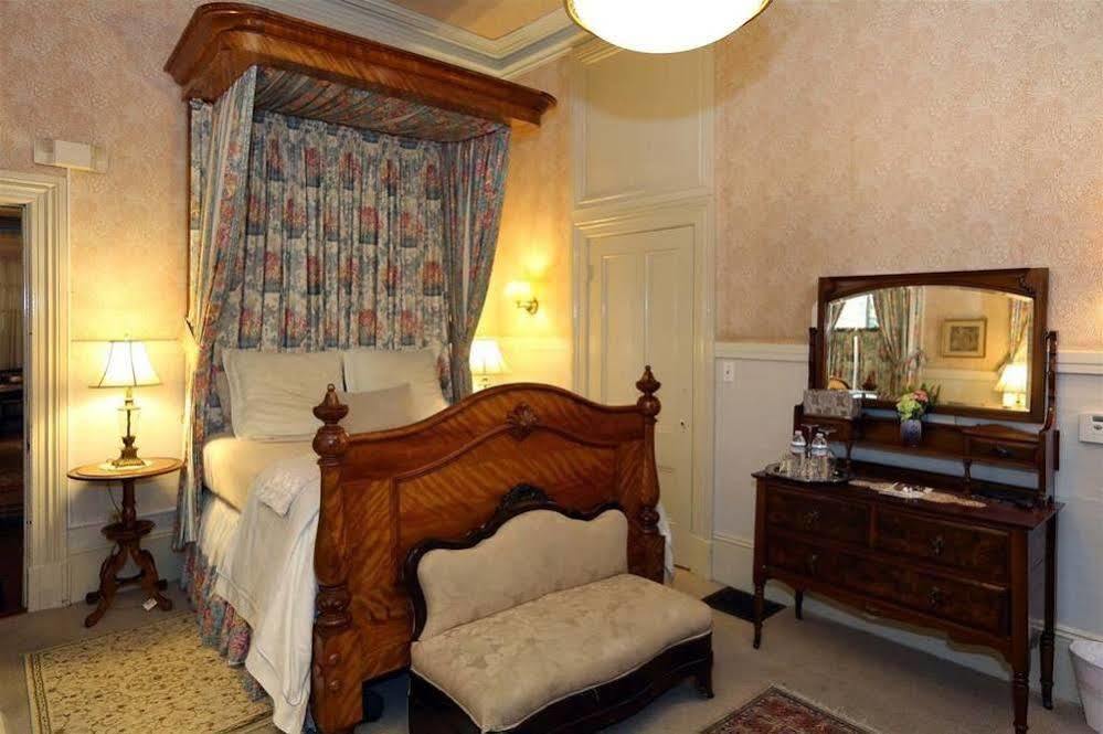 Camellia Inn Хийлдсбърг Екстериор снимка