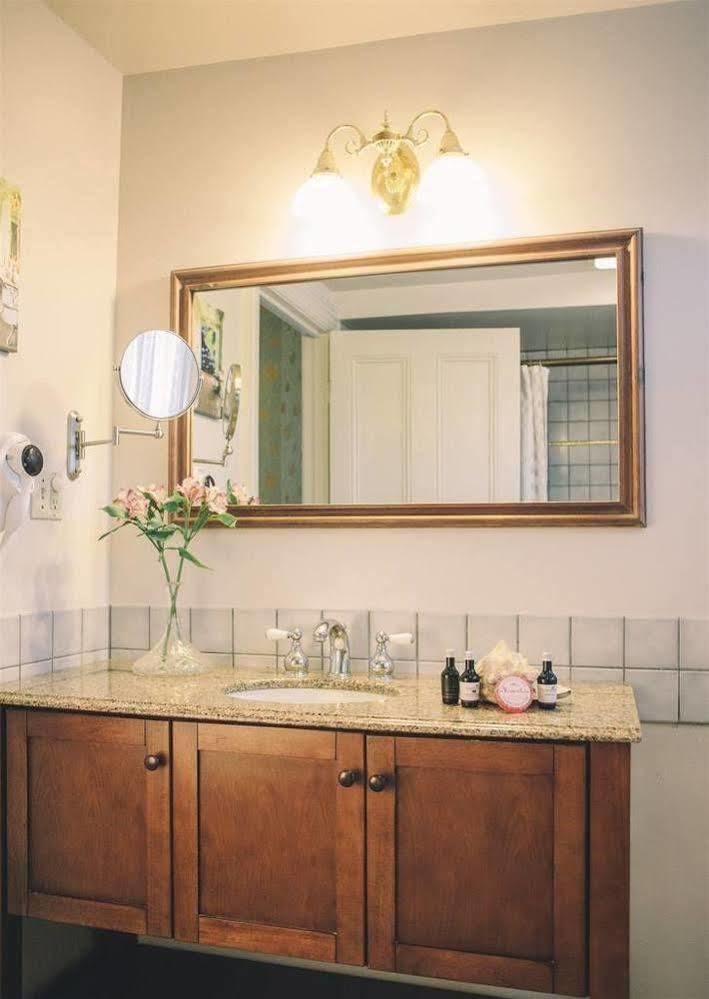 Camellia Inn Хийлдсбърг Екстериор снимка