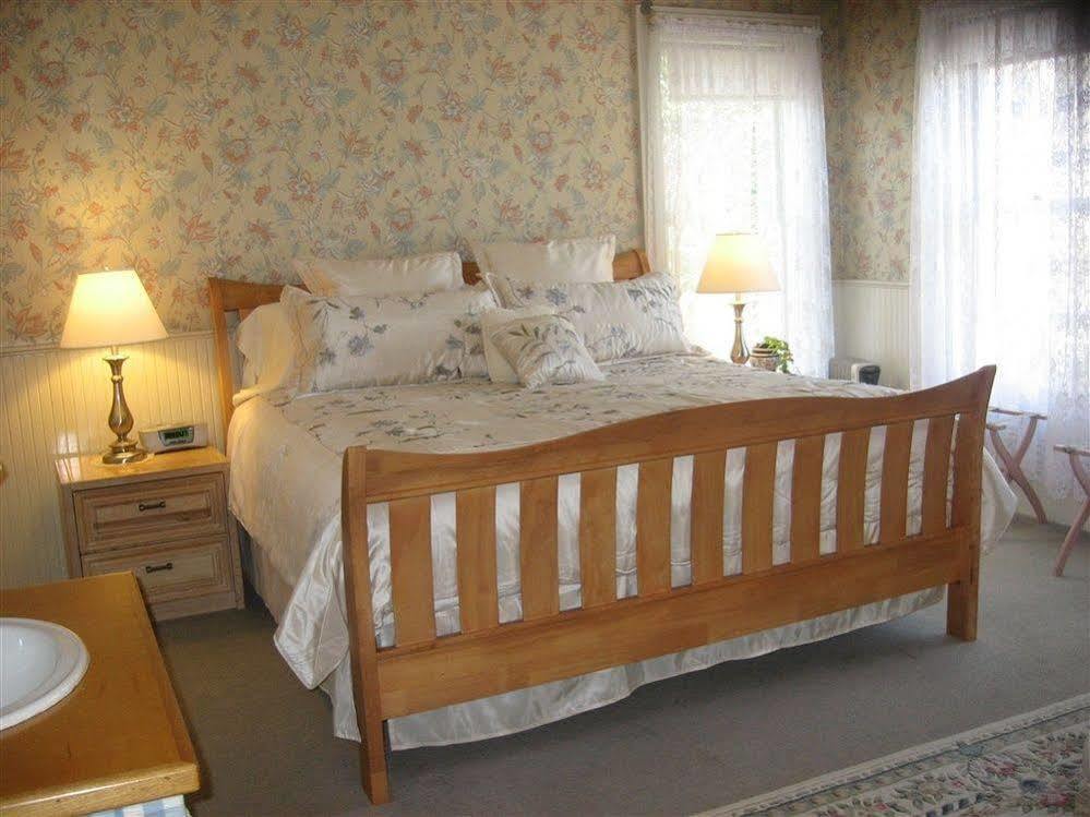 Camellia Inn Хийлдсбърг Екстериор снимка