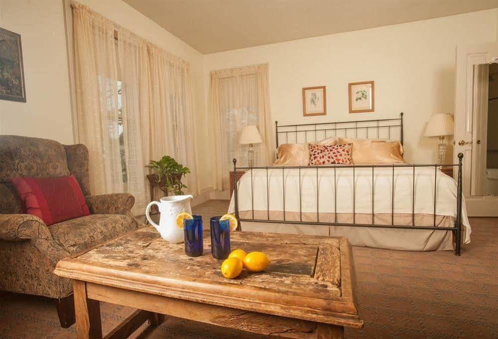 Camellia Inn Хийлдсбърг Екстериор снимка