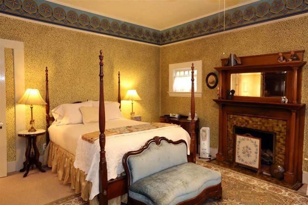 Camellia Inn Хийлдсбърг Екстериор снимка