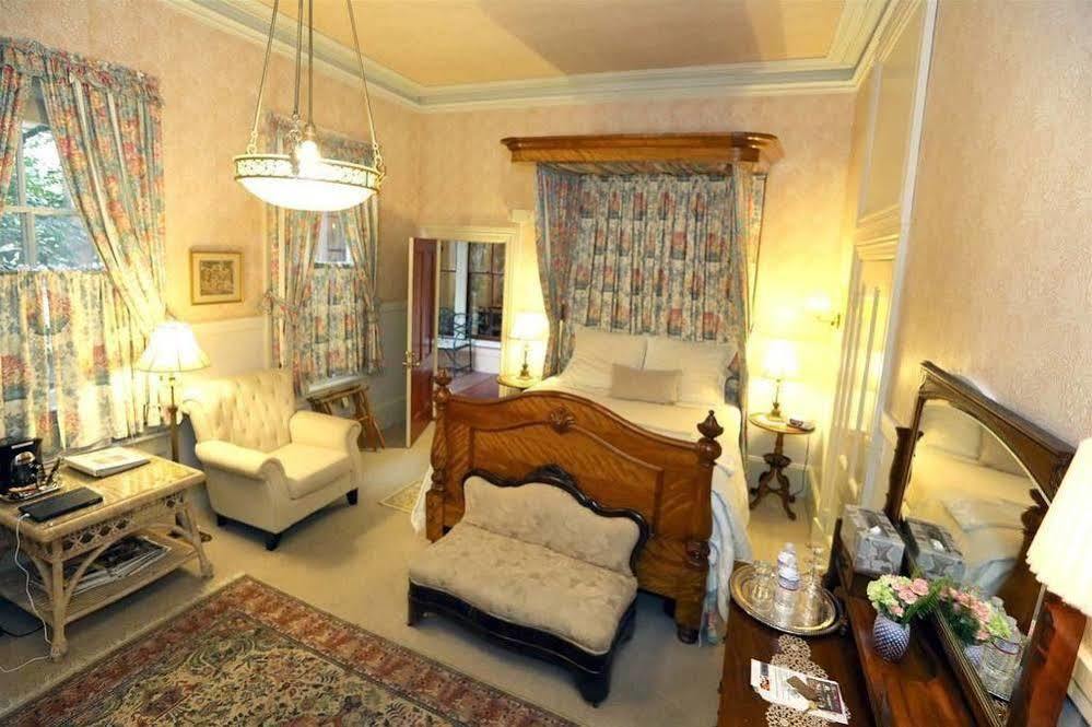 Camellia Inn Хийлдсбърг Екстериор снимка