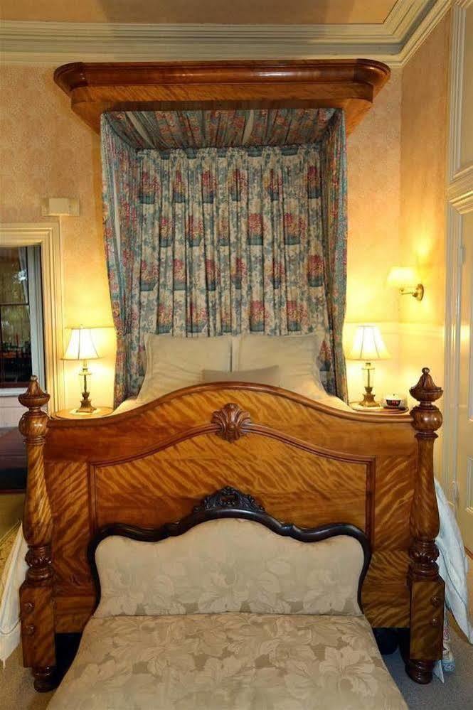 Camellia Inn Хийлдсбърг Екстериор снимка