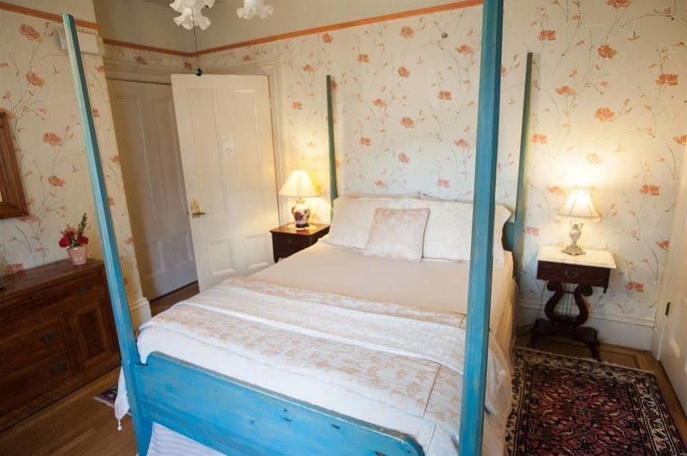 Camellia Inn Хийлдсбърг Екстериор снимка