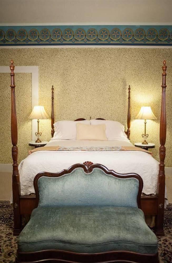 Camellia Inn Хийлдсбърг Екстериор снимка