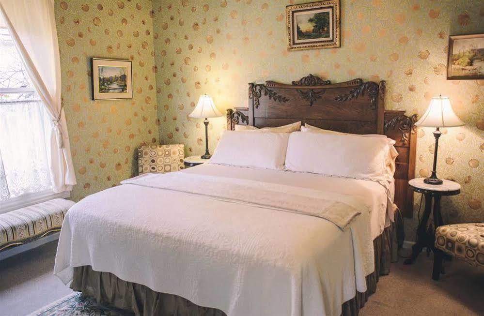Camellia Inn Хийлдсбърг Екстериор снимка