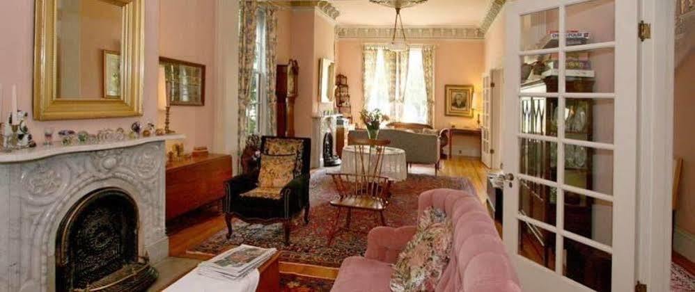 Camellia Inn Хийлдсбърг Екстериор снимка